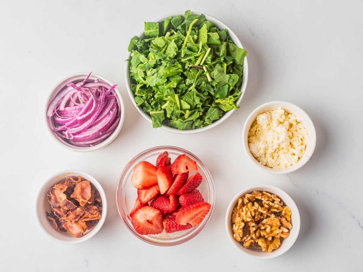 ingredients needed to make arugula goat cheese salad.