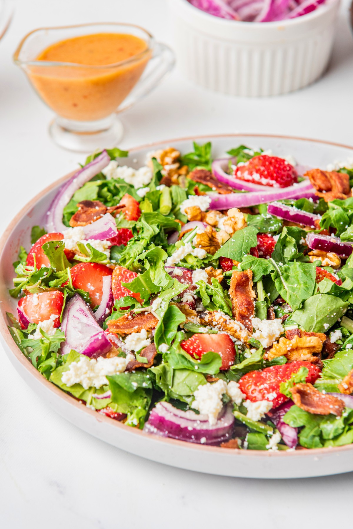 arugula goat cheese salad with strawberries and dressing 