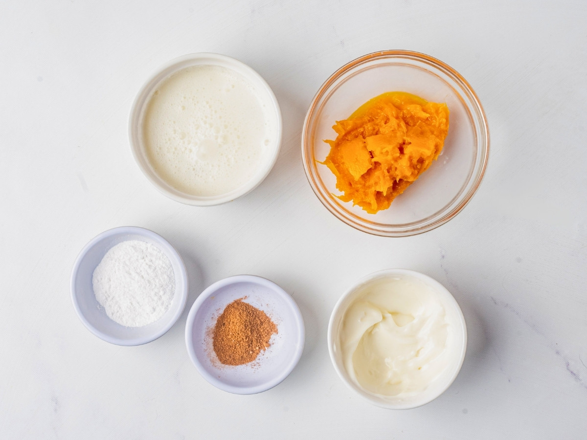 ingredients needed to make homemade pumpkin smoothie. 