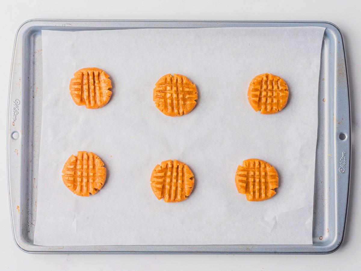 raw peanut butter cookies on baking sheet.