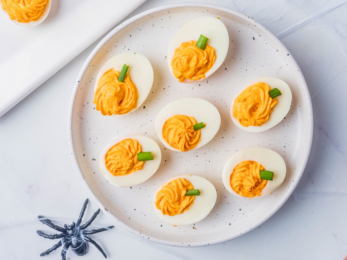 Halloween Deviled Eggs - Wholesome Yum