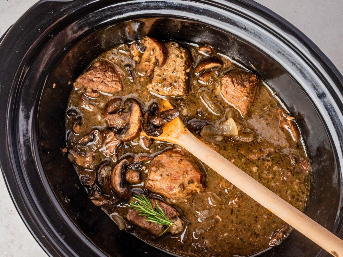 stirring sirloin tips in crockpot