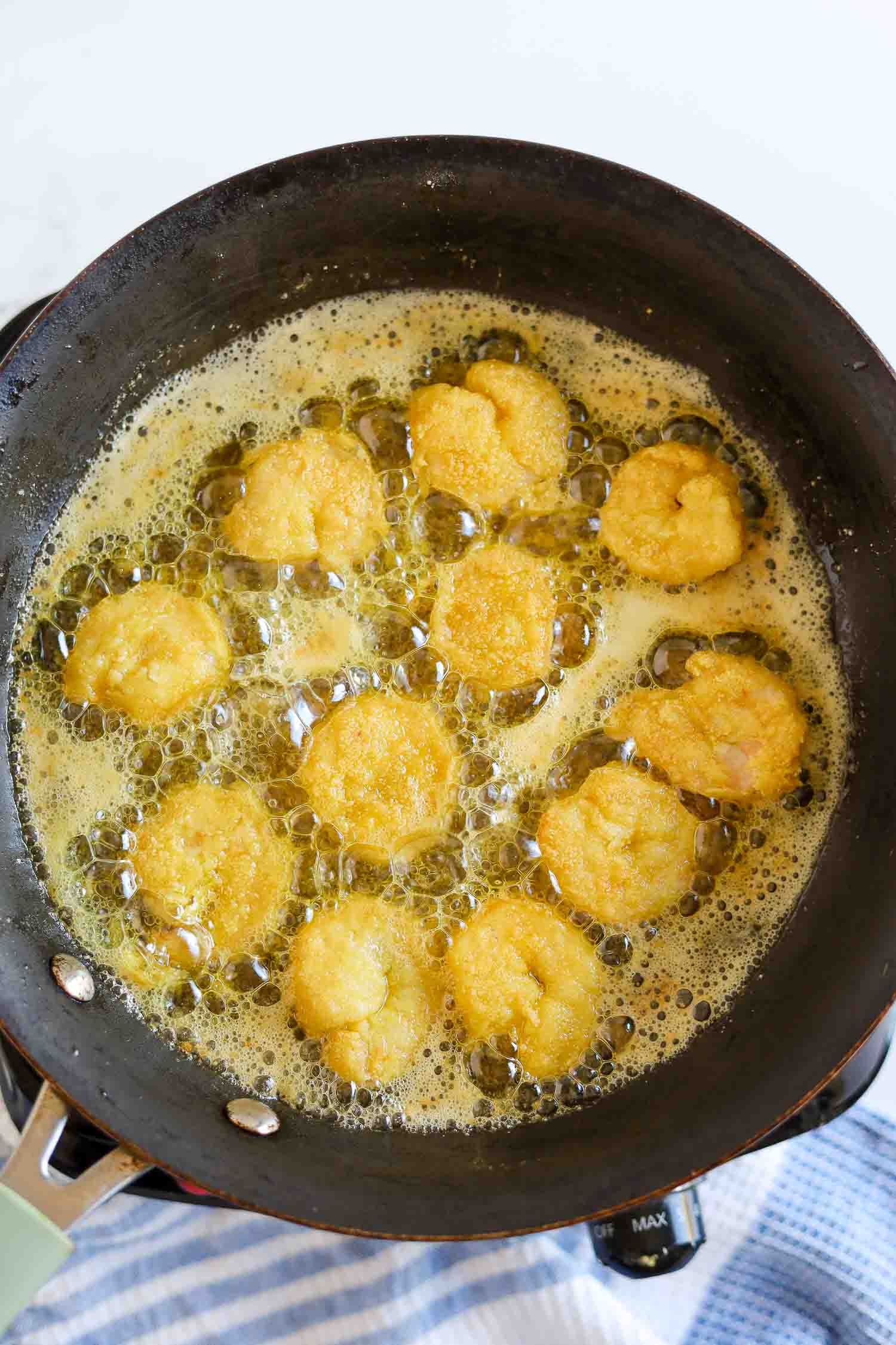 cooking coated shrimp in frying oil 