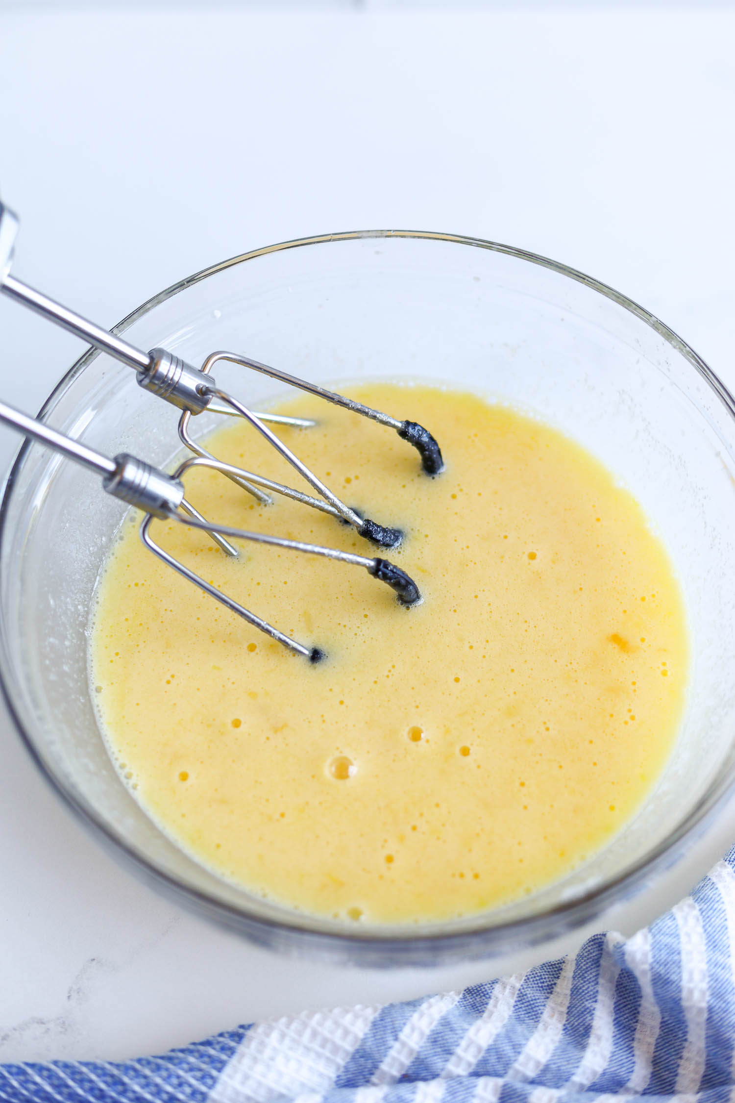 keto lemon bars filling in a glass bowl